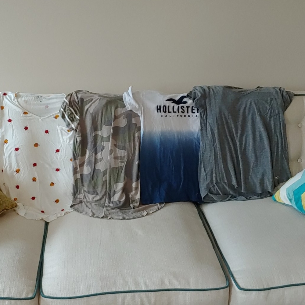 Bundle of 4 t-shirts